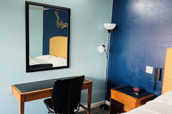 Room 27 of 28