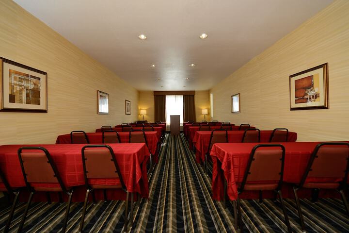Holiday Inn Express & Suites Elk Grove West I-5 by IHG
