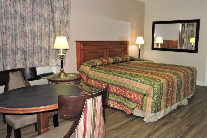 Room 9 of 32