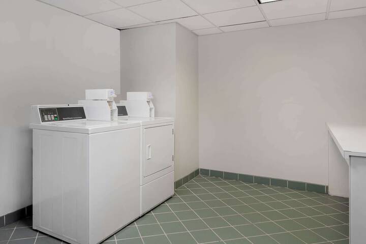 Room 12 of 33