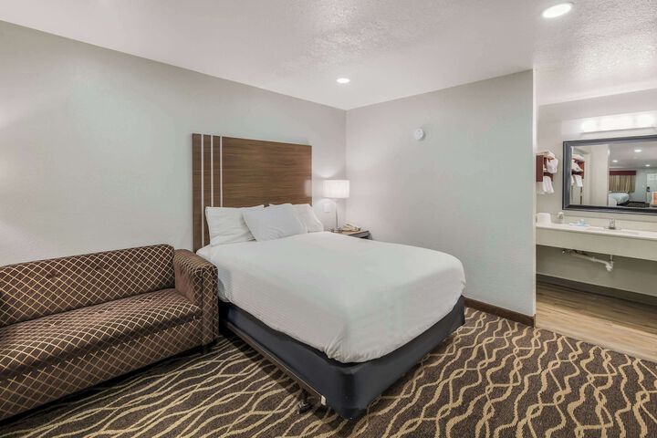 Room 14 of 34