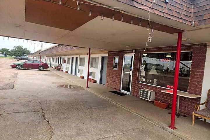 First Inn by OYO Quinter Hwy 70