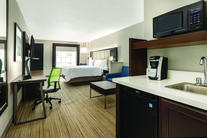 Room 13 of 40