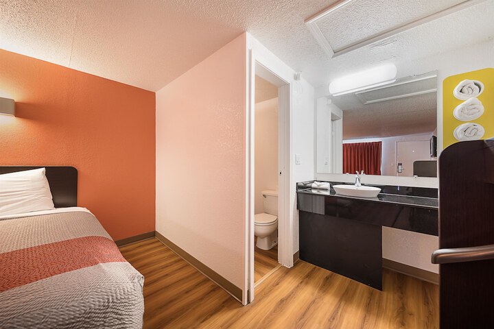 Room 5 of 20