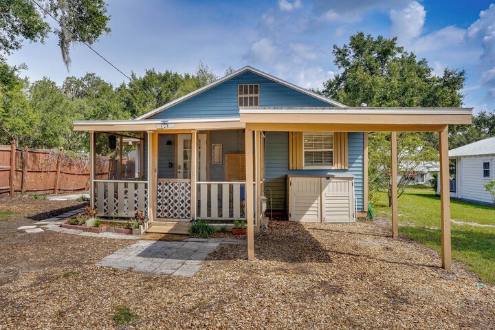 Lake Wales Vacation Rental w / Screened-in Porch!