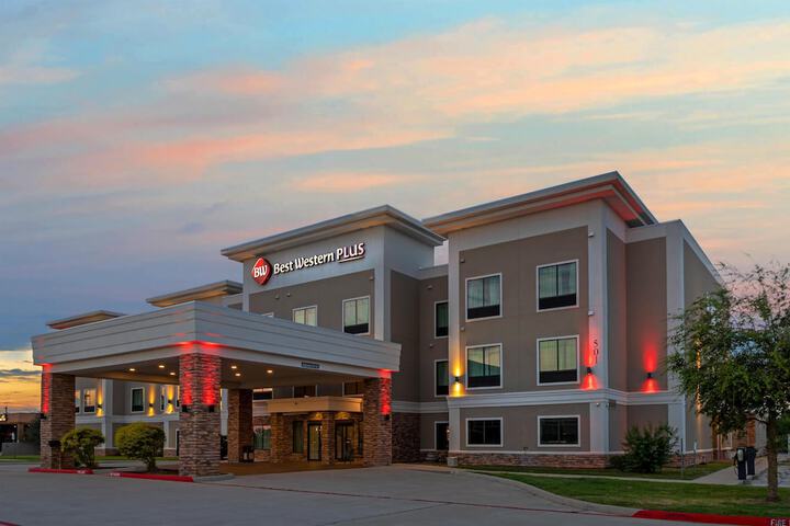 Best Western Plus Bay City Inn & Suites