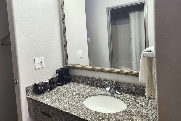 Room 16 of 19