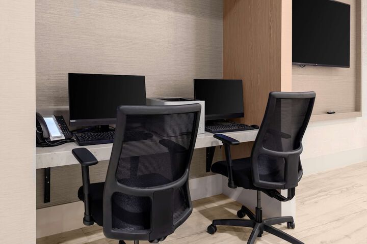 Business Center 44 of 44