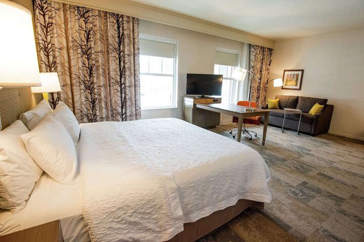 Hampton Inn and Suites Manchester