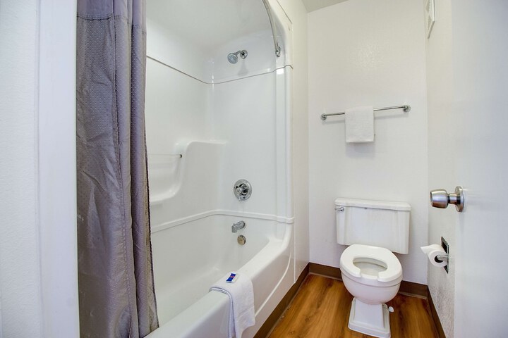 Room 15 of 28
