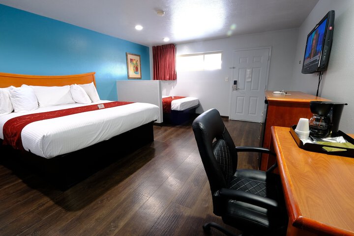 Room 25 of 27