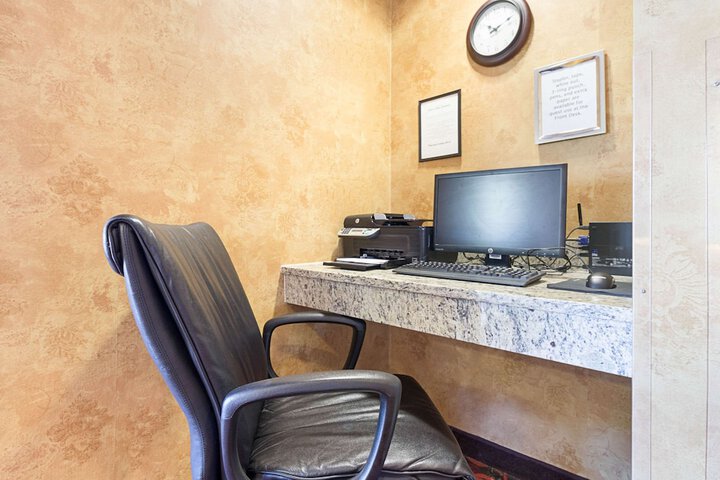 Business Center 45 of 45
