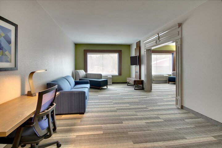 Holiday Inn Express & Suites Laurel by IHG