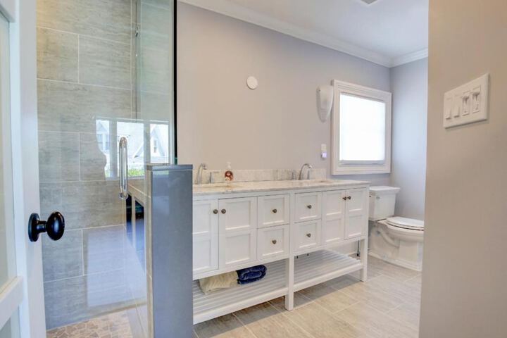 Room 35 of 191
