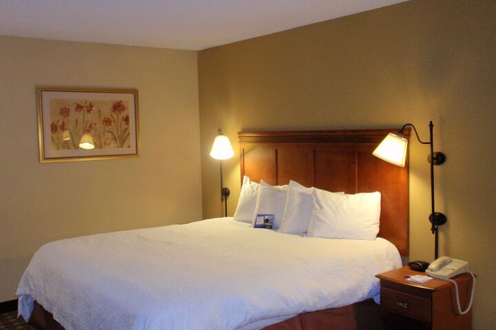 Room 5 of 28