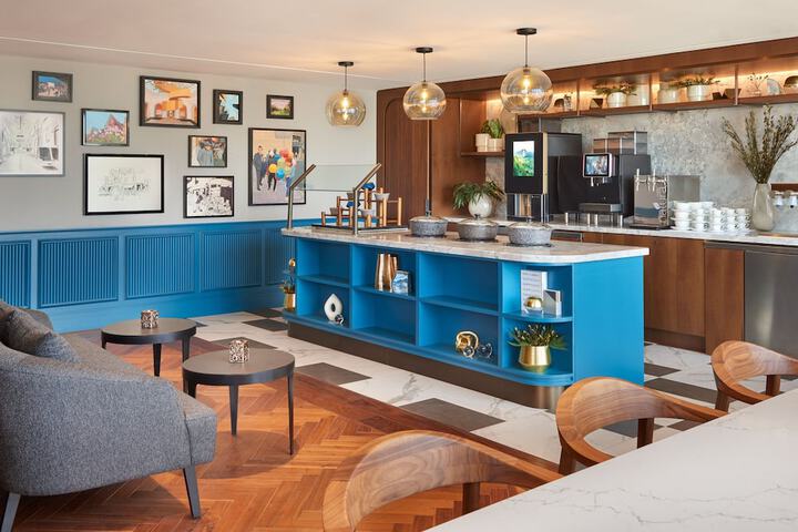 Lounge 96 of 118
