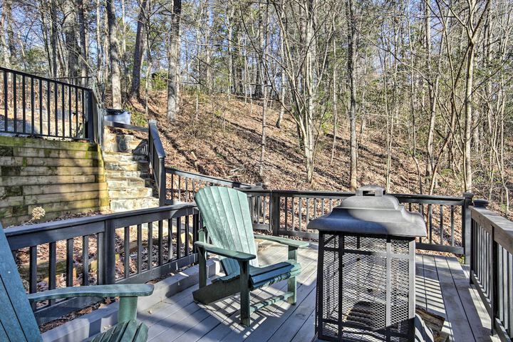 Cozy & Quiet Studio w / Porch Near Scenic Railway!