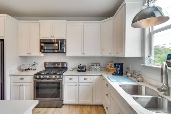 Modern Waveland Home w / Deck - Walk to the Beach!