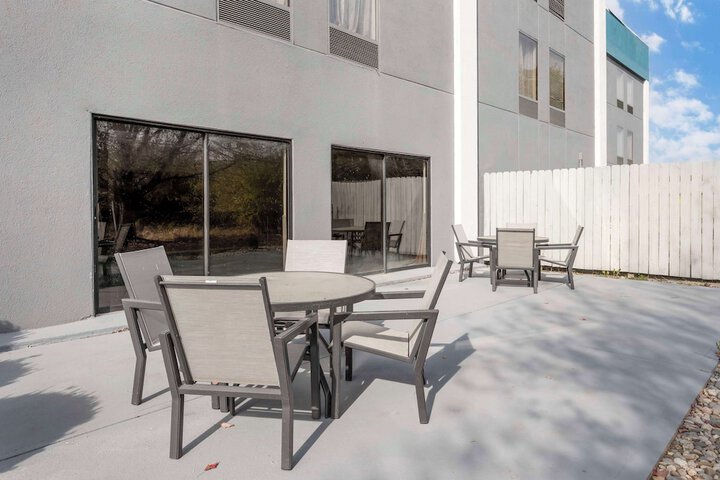 Terrace/Patio 23 of 24