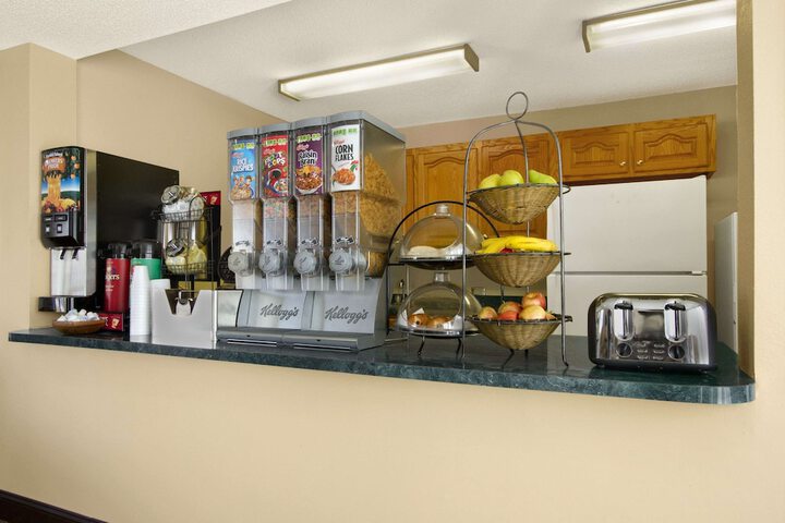 Breakfast/Coffee Service 10 of 12