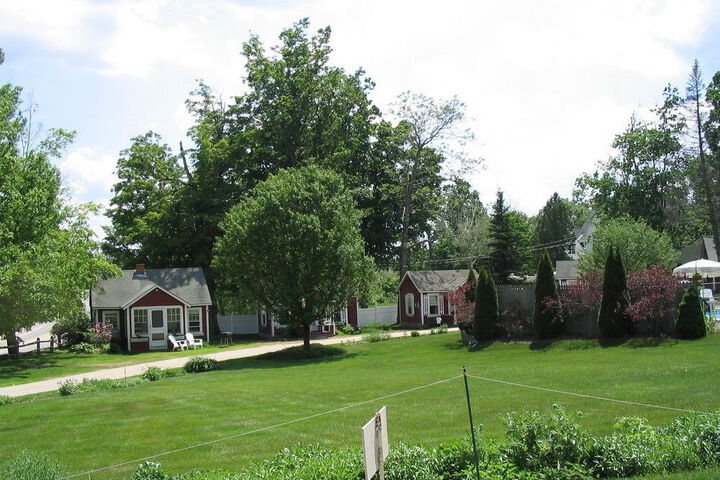 OLD RED INN AND COTTAGES