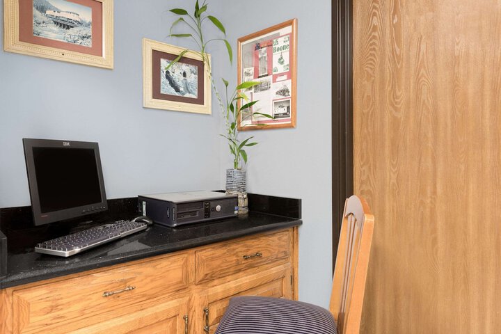 Business Center 15 of 15