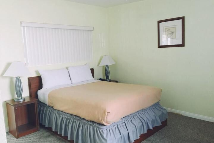 Europa Inn & Suites