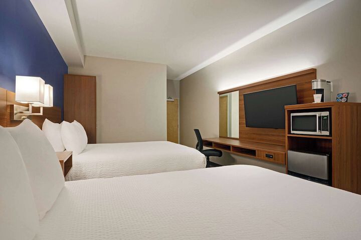 Room 34 of 53