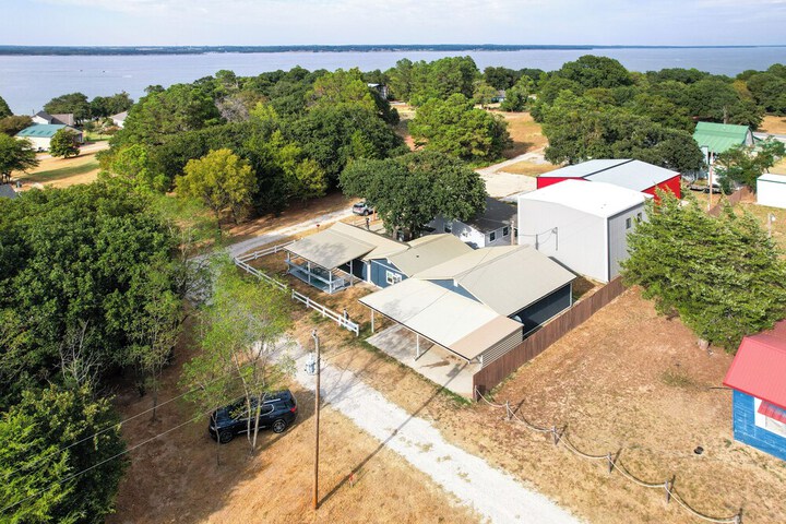 Kingston Cabin Rental: Walk to Lake Texoma Beaches