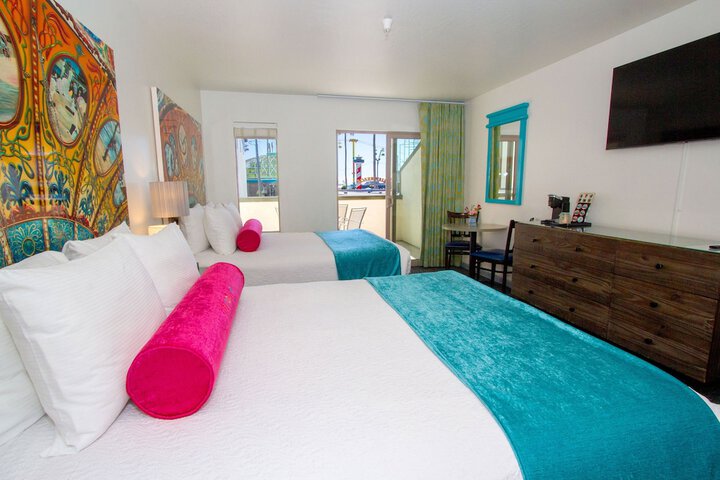 Carousel Beach Inn
