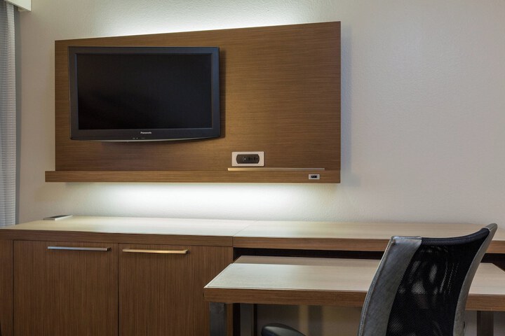 Room 10 of 28