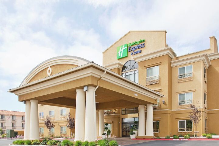 Holiday Inn Express & Suites Salinas by IHG