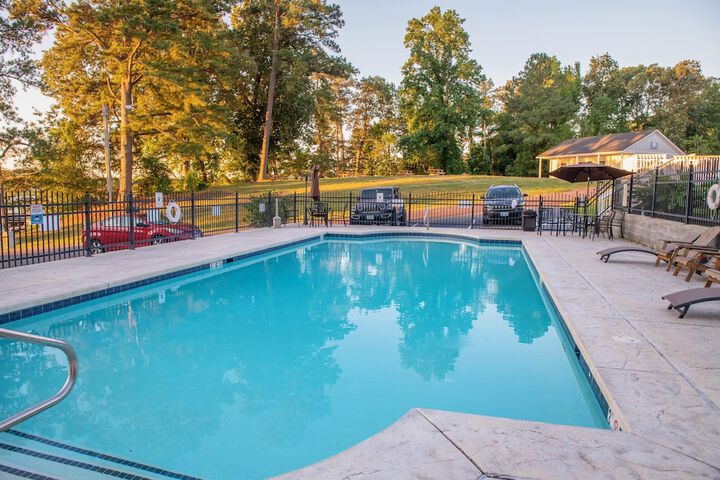 Pool 14 of 60