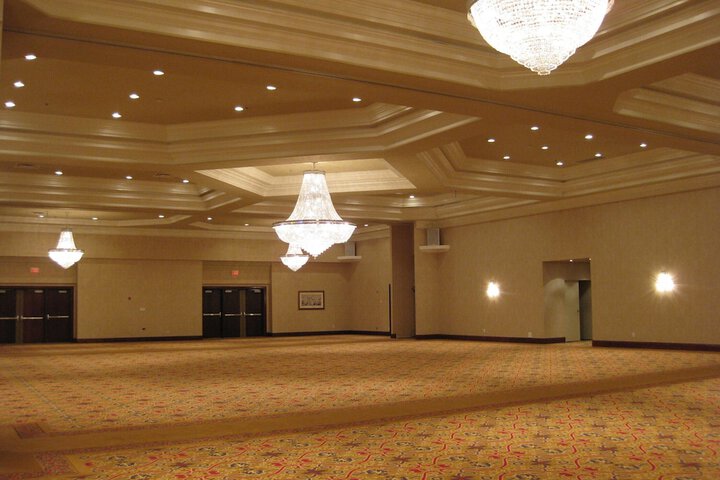 Ballroom/Hall 23 of 25