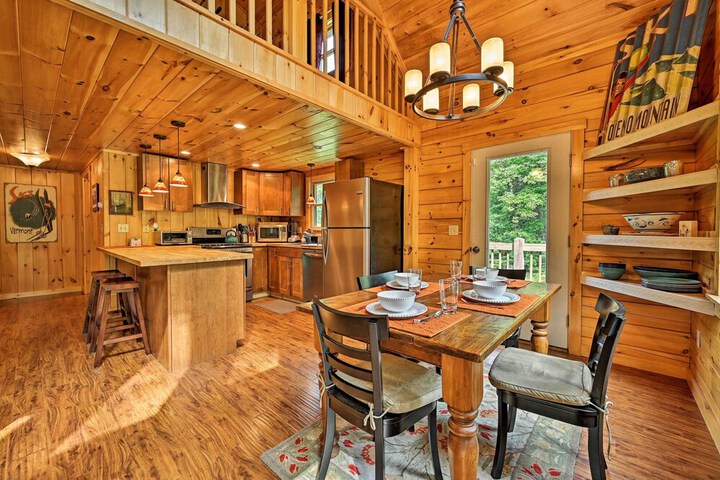 Private Chester Home w / Deck Mins to Skiing!