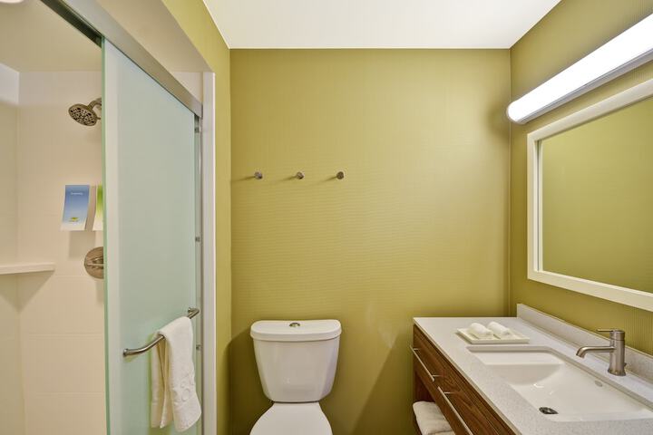 Room 32 of 43