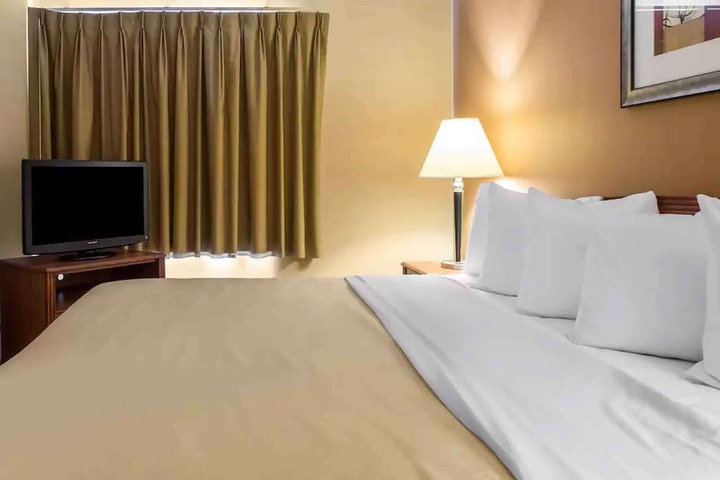 Room 9 of 29