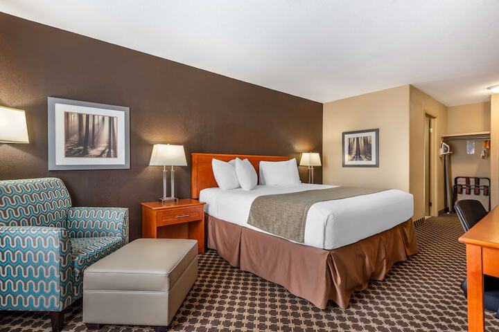 Best Western Strathmore Inn