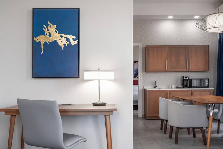 BLU-Tique Akron, a Tribute Portfolio Hotel