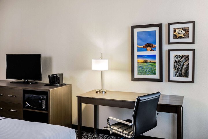 Room 28 of 34