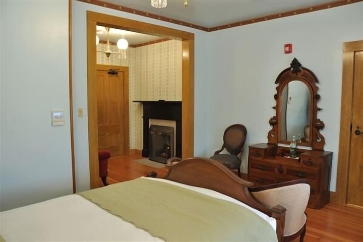 Room 43 of 72