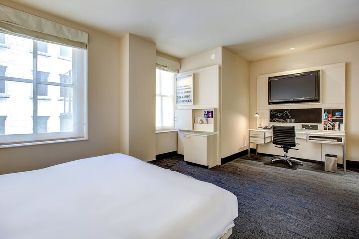 Room 44 of 112