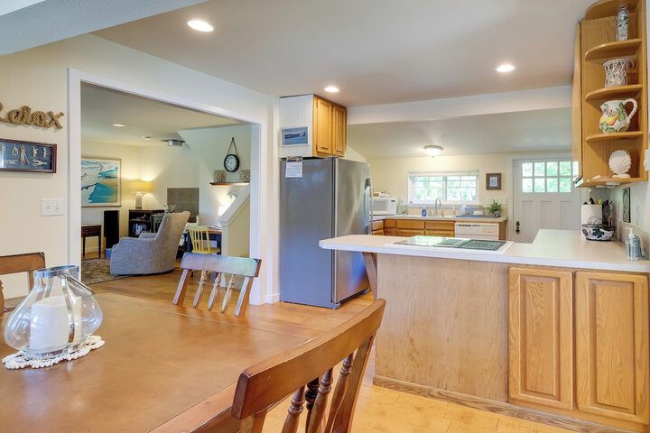 Charming Indianola Home: Walk to Town!