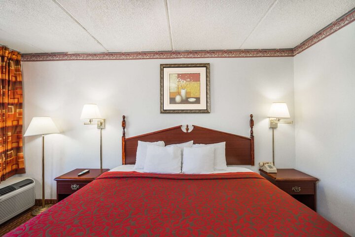 Room 4 of 14