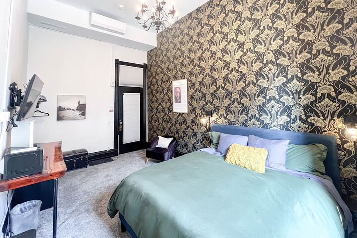 Room 25 of 120