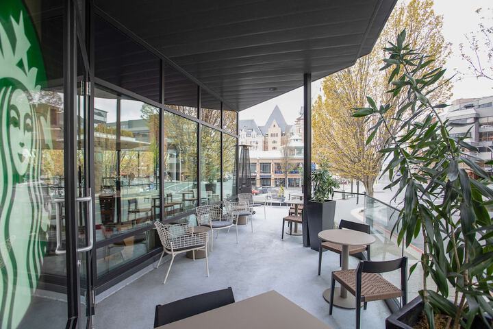 DoubleTree by Hilton Hotel & Suites Victoria