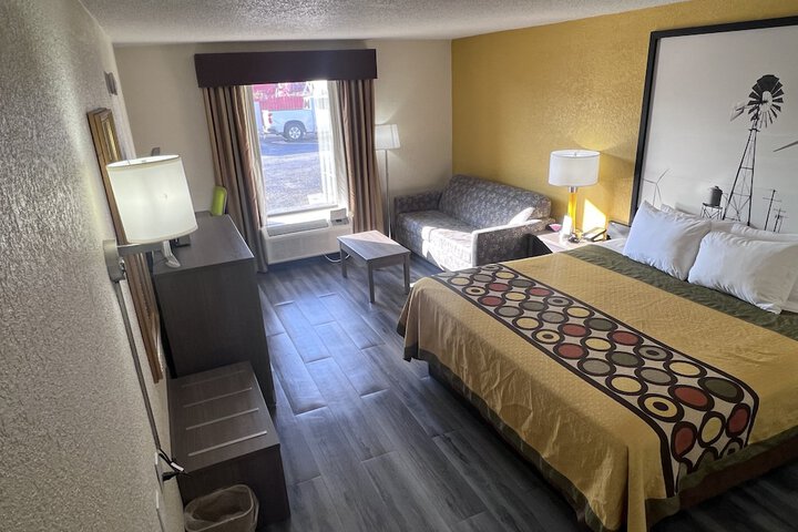 Room 26 of 40