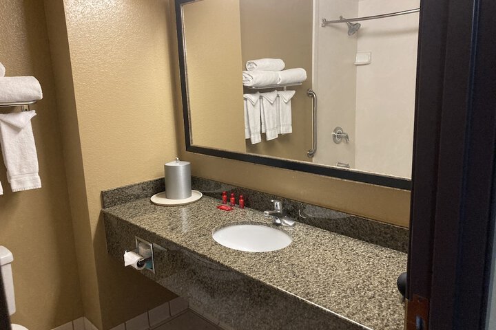 Room 6 of 12