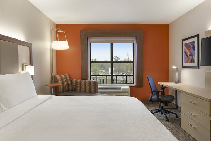 Room 10 of 39