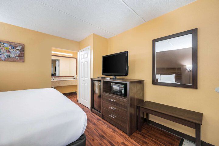 Room 16 of 19